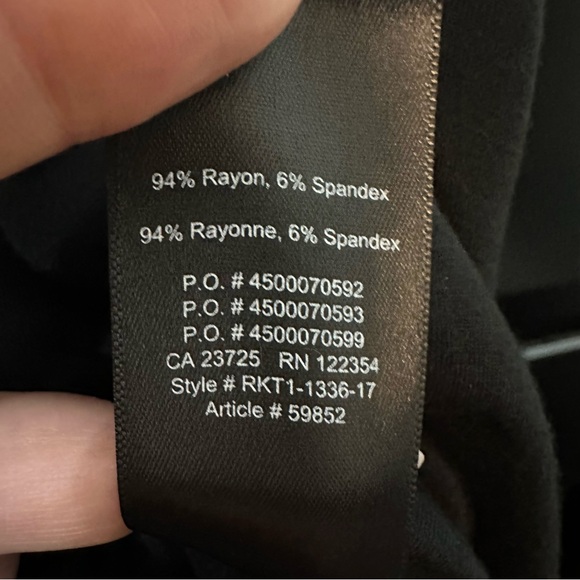 Aritzia Babaton V-neck Black Sleeveless Top - size small - Picture 7 of 7